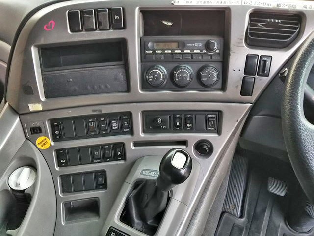 UDトラックスクオンアルミウイング大型（10t）[写真37]