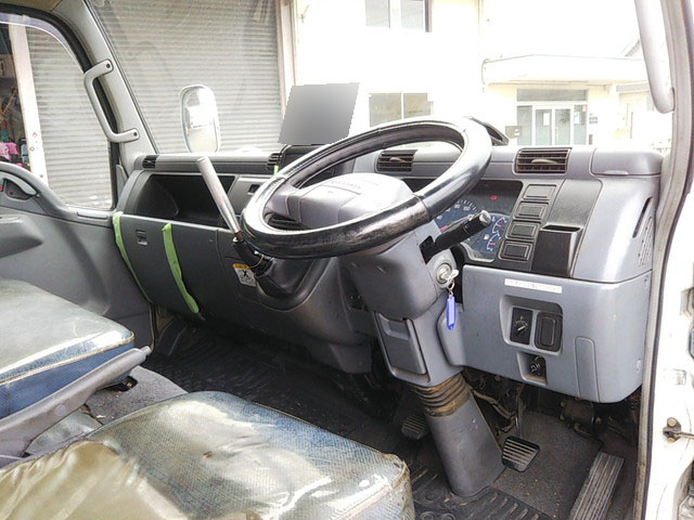 三菱ふそうキャンターアルミバン小型（2t・3t）[写真31]