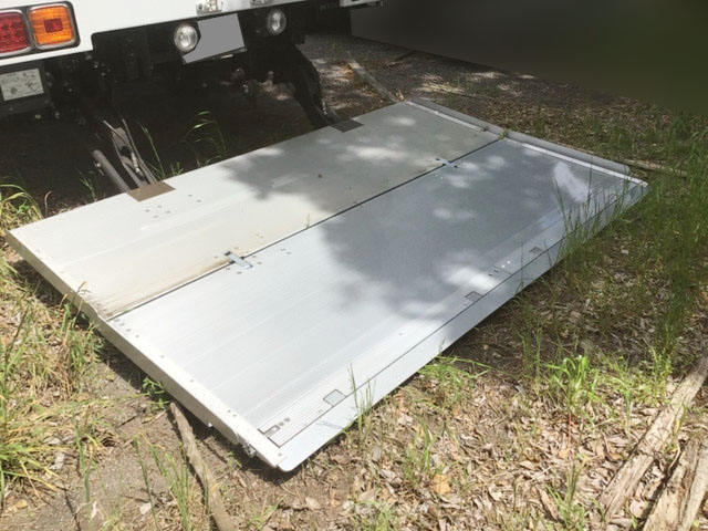 日野レンジャーアルミウイング中型（4t）[写真10]