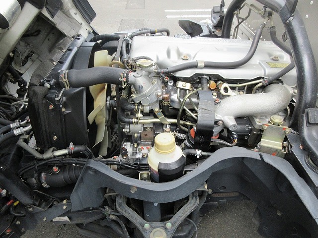 三菱ふそうキャンターアルミバン小型（2t・3t）[写真15]