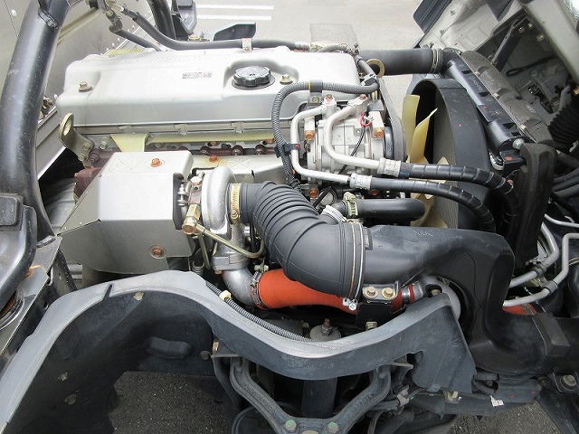 三菱ふそうキャンターアルミバン小型（2t・3t）[写真16]