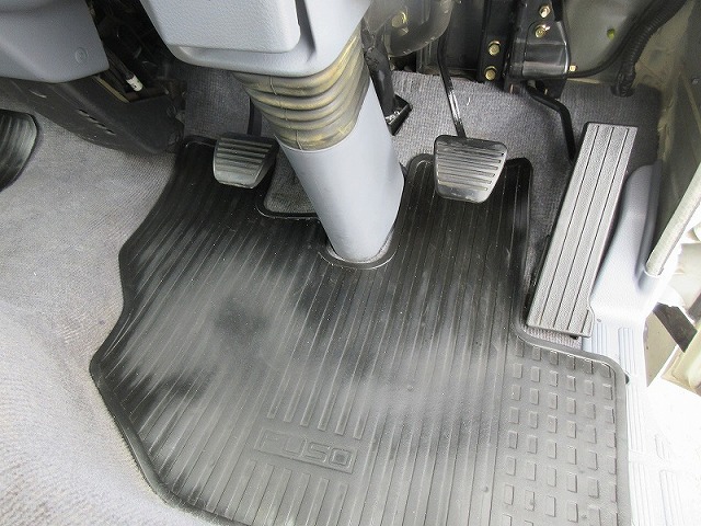 三菱ふそうキャンターアルミバン小型（2t・3t）[写真29]