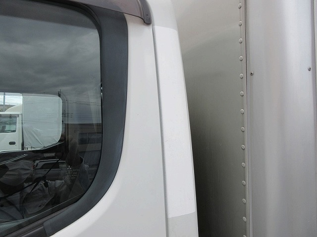 三菱ふそうキャンターアルミバン小型（2t・3t）[写真34]