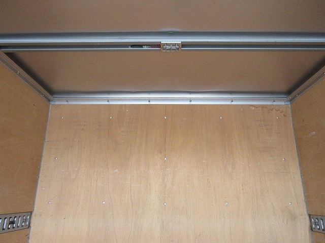 三菱ふそうキャンターアルミバン小型（2t・3t）[写真08]