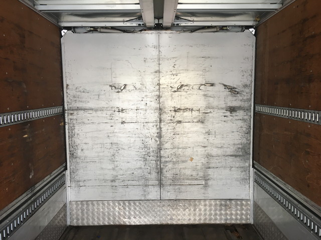 いすゞフォワードアルミウイング増トン（6t・8t）[写真10]