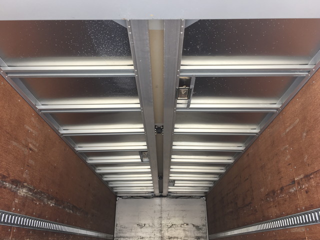 いすゞフォワードアルミウイング増トン（6t・8t）[写真11]