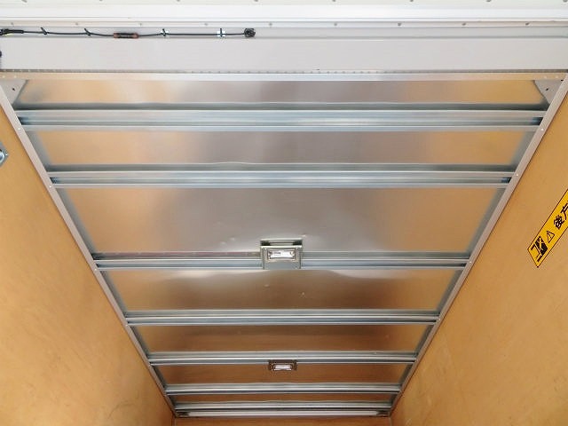 いすゞエルフパネルバン小型（2t・3t）[写真19]