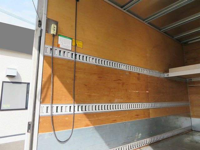 いすゞエルフパネルバン小型（2t・3t）[写真20]