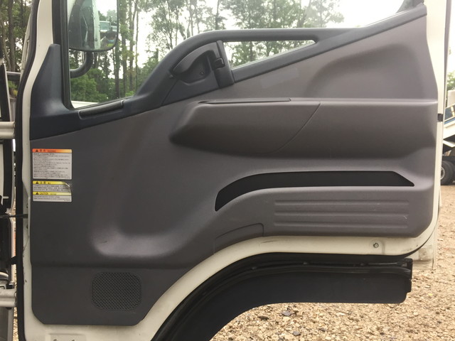 三菱ふそうキャンター平ボディ小型（2t・3t）[写真26]