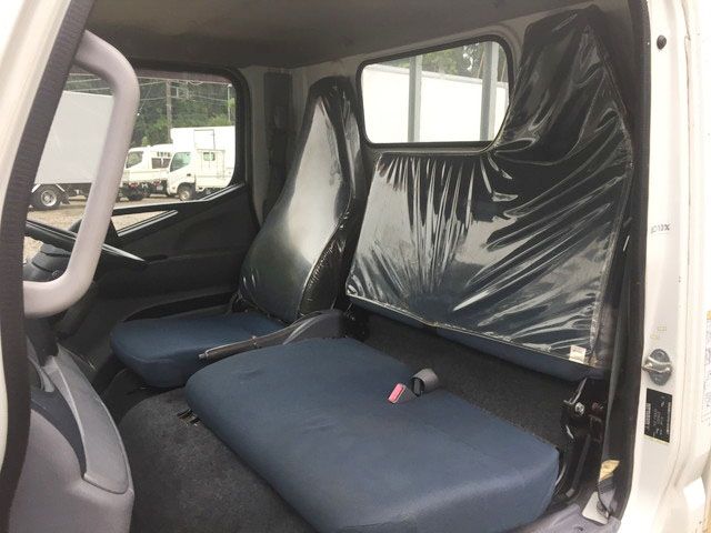 三菱ふそうキャンター平ボディ小型（2t・3t）[写真27]