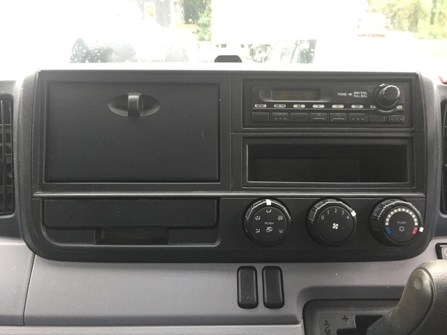 三菱ふそうキャンター平ボディ小型（2t・3t）[写真32]