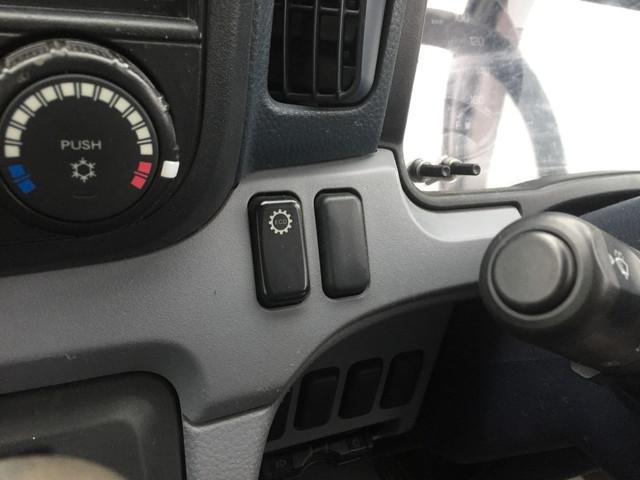 三菱ふそうキャンター平ボディ小型（2t・3t）[写真34]