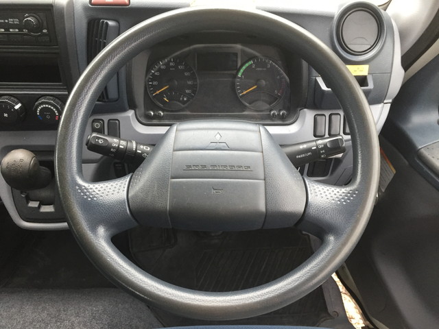 三菱ふそうキャンター平ボディ小型（2t・3t）[写真36]