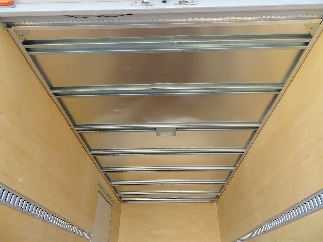 いすゞエルフアルミバン小型（2t・3t）[写真21]