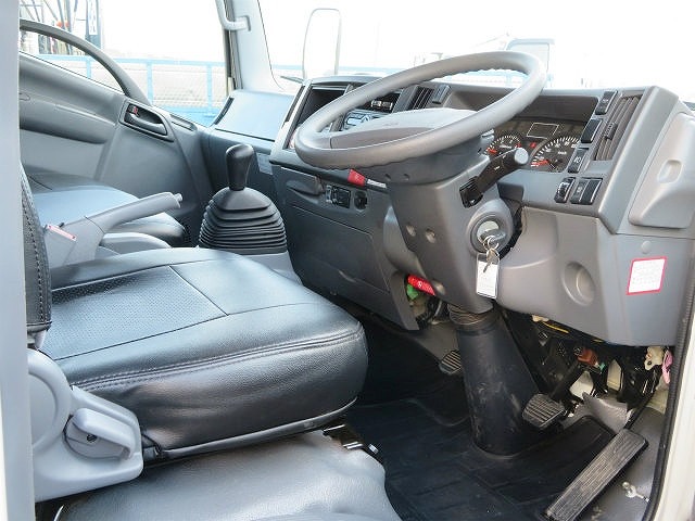 いすゞエルフアルミバン小型（2t・3t）[写真09]