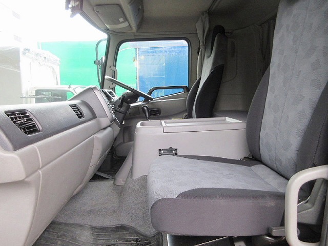 UDトラックスコンドルアルミウイング中型（4t）[写真17]