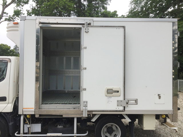 日野デュトロ冷凍車（冷蔵車）小型（2t・3t）[写真06]