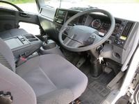 いすゞフォワード冷蔵冷凍ウイング中型（4t）[写真10]