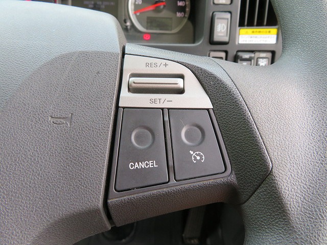 いすゞフォワード冷蔵冷凍ウイング中型（4t）[写真17]