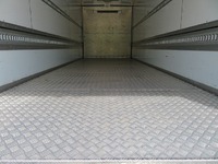 いすゞフォワード冷蔵冷凍ウイング中型（4t）[写真21]