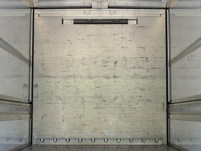 いすゞフォワード冷蔵冷凍ウイング中型（4t）[写真22]