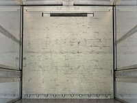 いすゞフォワード冷蔵冷凍ウイング中型（4t）[写真22]