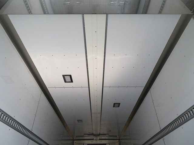 いすゞフォワード冷蔵冷凍ウイング中型（4t）[写真26]