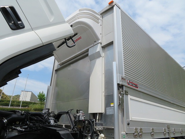 いすゞフォワード冷蔵冷凍ウイング中型（4t）[写真31]