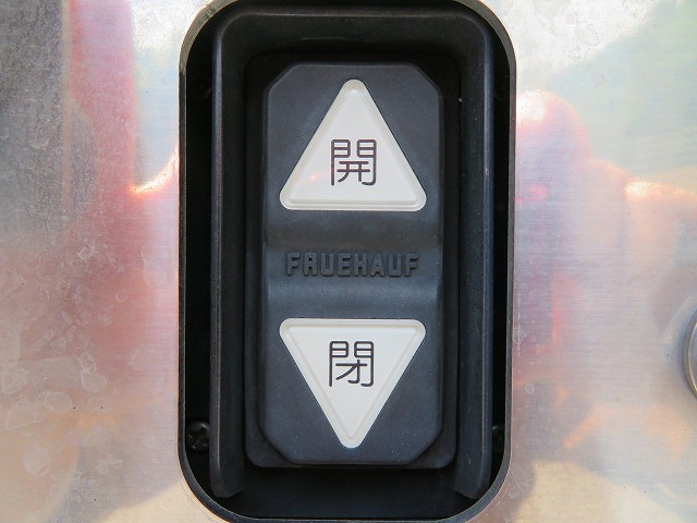 いすゞフォワード冷蔵冷凍ウイング中型（4t）[写真33]