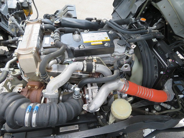 いすゞフォワード冷蔵冷凍ウイング中型（4t）[写真36]