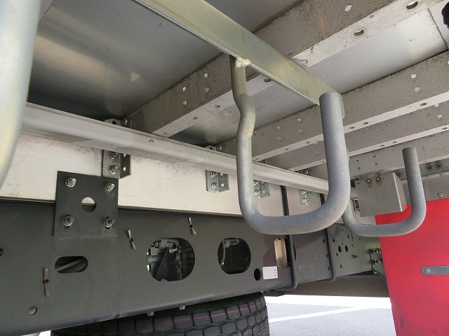 いすゞフォワード冷蔵冷凍ウイング中型（4t）[写真38]