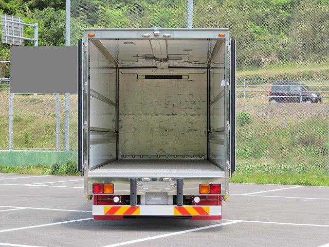 いすゞフォワード冷蔵冷凍ウイング中型（4t）[写真08]