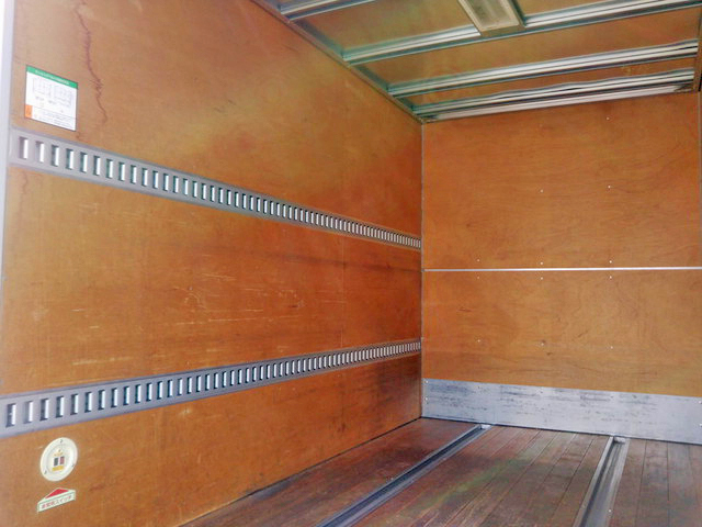 いすゞエルフアルミバン小型（2t・3t）[写真12]