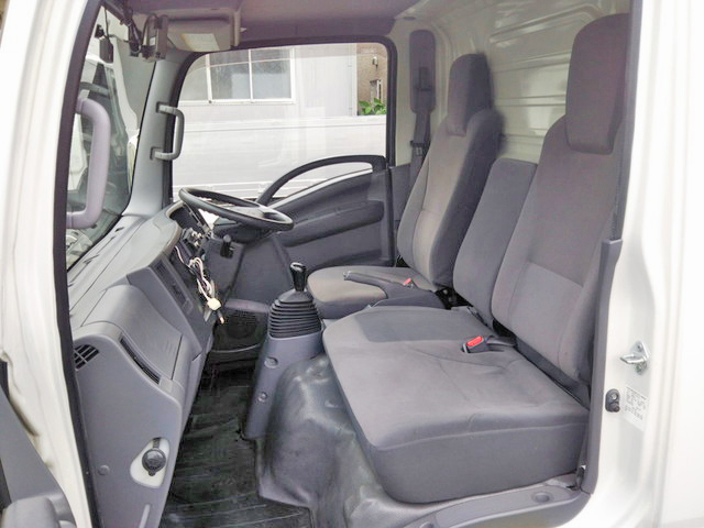 いすゞエルフアルミバン小型（2t・3t）[写真30]