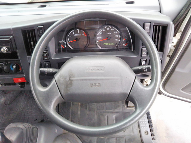 いすゞエルフアルミバン小型（2t・3t）[写真34]