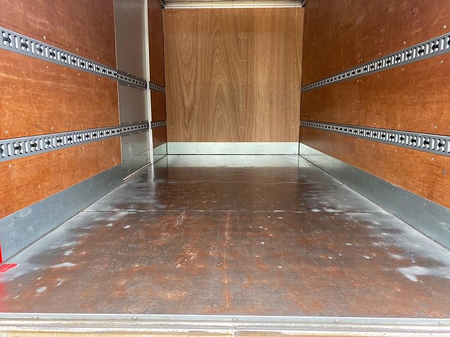 三菱ふそうキャンターアルミバン小型（2t・3t）[写真10]