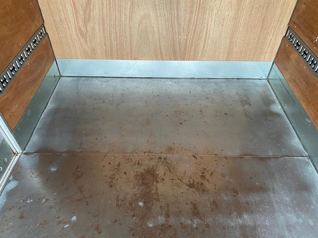 三菱ふそうキャンターアルミバン小型（2t・3t）[写真12]