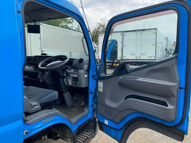 三菱ふそうキャンターアルミバン小型（2t・3t）[写真14]