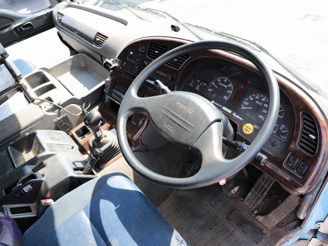 いすゞギガトレーラーヘッド（トラクターヘッド）大型（10t）[写真18]