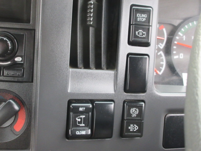 いすゞフォワードセルフクレーン3段中型（4t）[写真38]