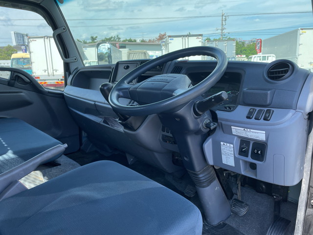 三菱ふそうキャンター平ボディ小型（2t・3t）[写真32]