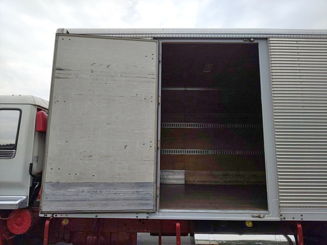 いすゞフォワードアルミバン中型（4t）[写真07]