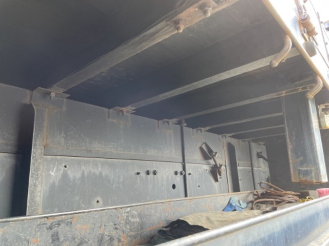 三菱ふそうスーパーグレート平ボディ大型（10t）[写真12]