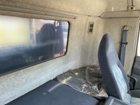 三菱ふそうスーパーグレート平ボディ大型（10t）[写真24]