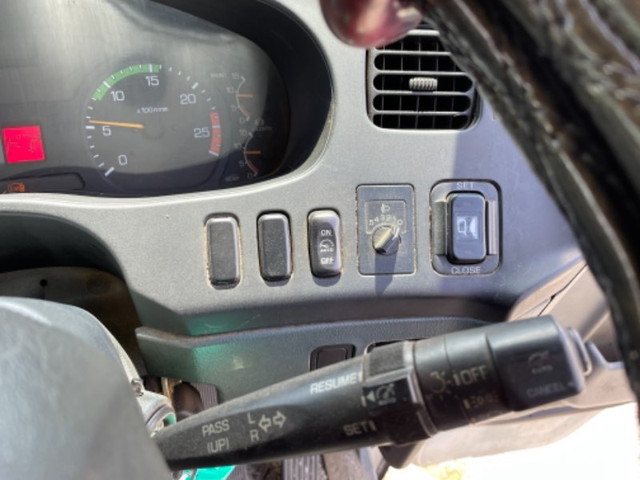 三菱ふそうスーパーグレート平ボディ大型（10t）[写真28]