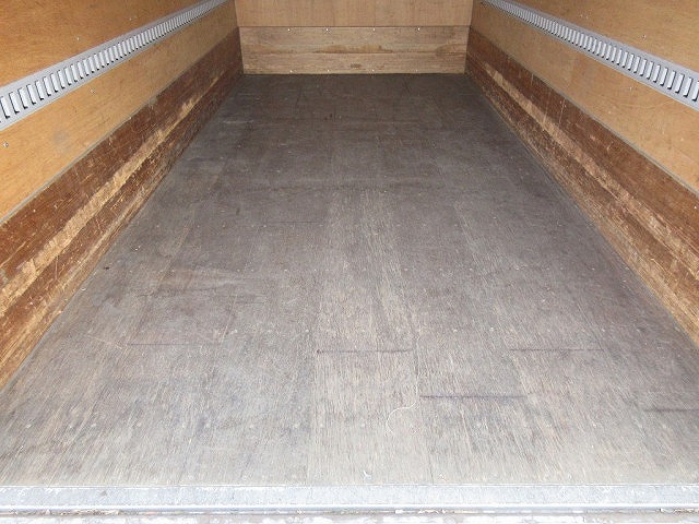 いすゞエルフアルミバン小型（2t・3t）[写真13]