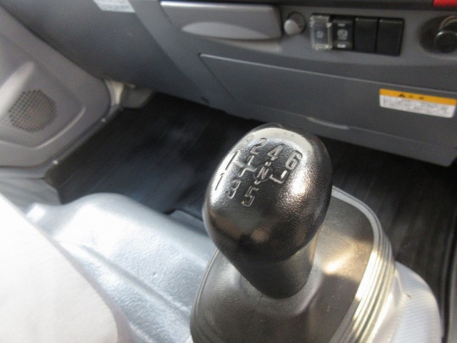 いすゞエルフアルミバン小型（2t・3t）[写真33]