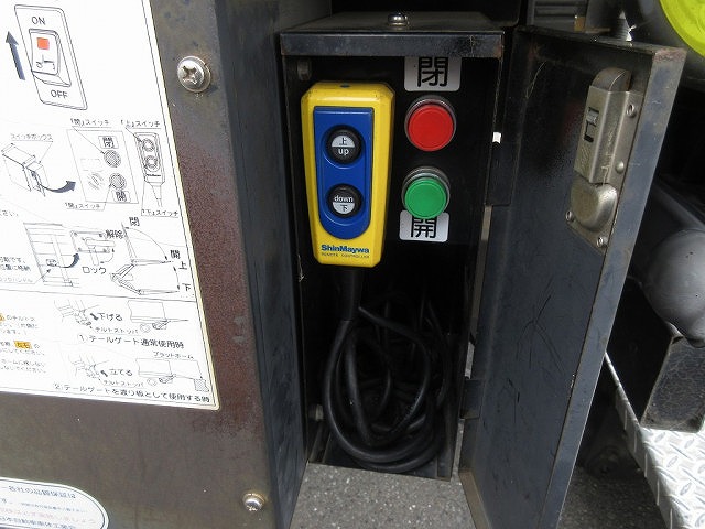 いすゞエルフアルミバン小型（2t・3t）[写真08]