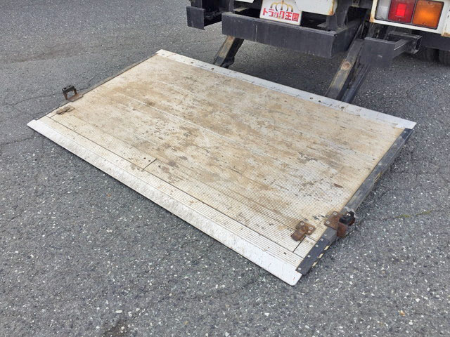 三菱ふそうキャンターアルミバン小型（2t・3t）[写真13]