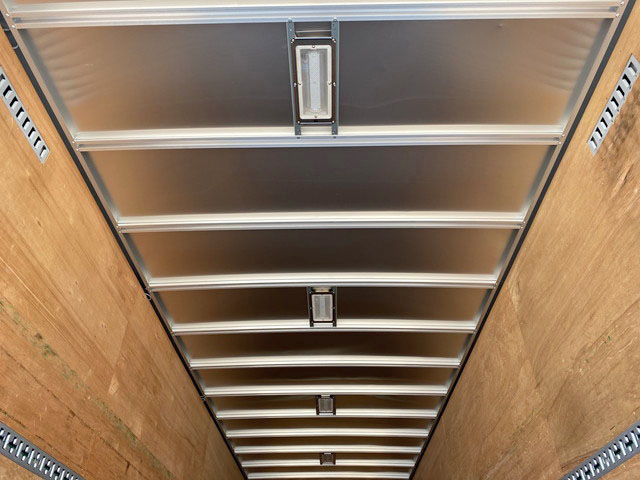 UDトラックスクオンアルミバン大型（10t）[写真15]